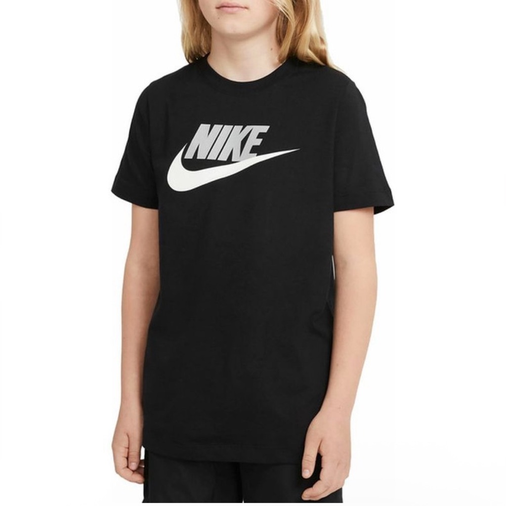 Nike Boys black Sportswear cotton T-shirt with white Nike check logo/Size: 4/5